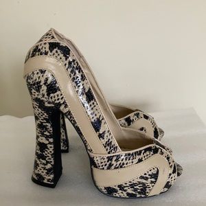 NYLA Heels Pumps size 7 seem to run a little big